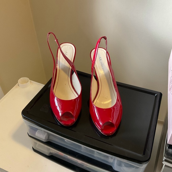 Lady in Red, indeed.. - Picture 2 of 5